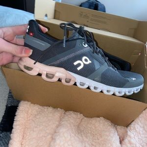 On Cloud Women’s Shoes - Cloudflow Rock/Rose. NEVER WORN